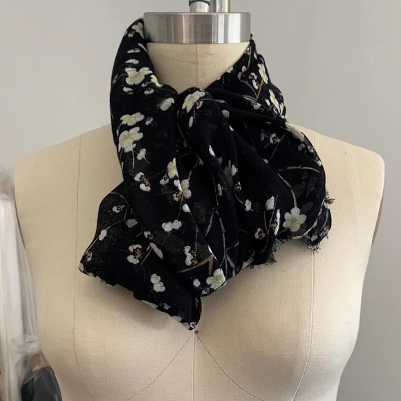 ONAM Fleur Scarf (in Night Botanical) - NWT - Picture 5 of 7